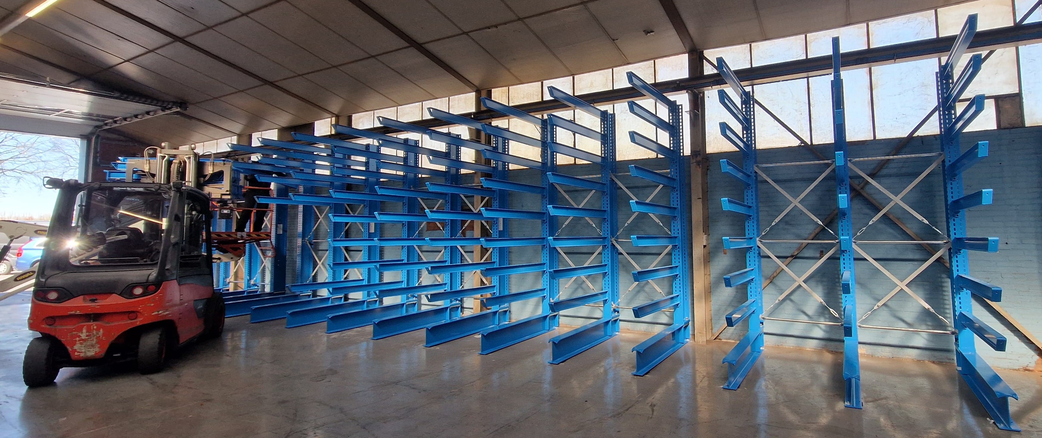 Project Oudenbosch; ﻿Maatwerk draagarmstelling voor opslag van staalplaten.