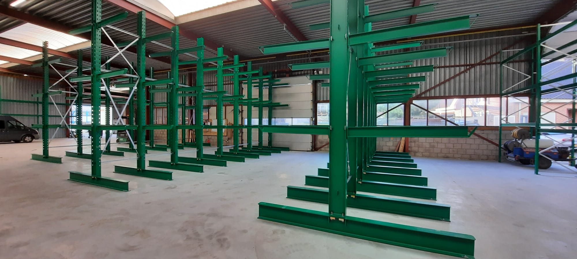 Project Bunnik; Levering draagarm- en palletstellingen in bedrijfskleur van de klant.